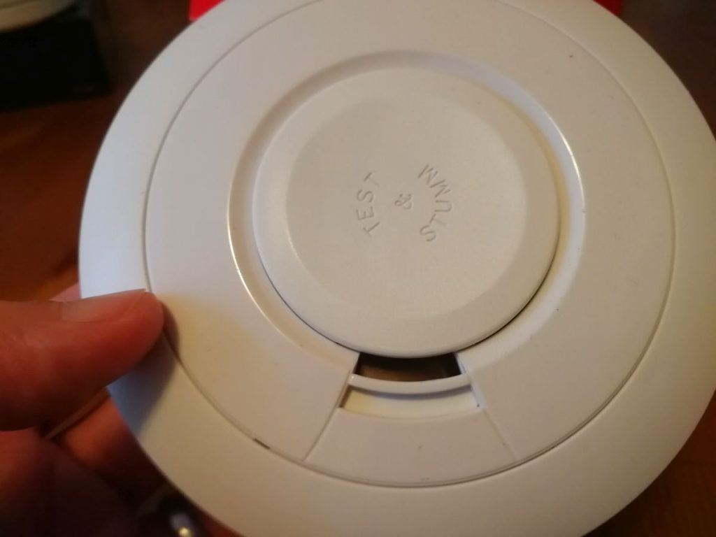 Rauchmelder piept Warum piept mein Rauchwarnmelder und was kann ich dagegen tun Rauchmelder