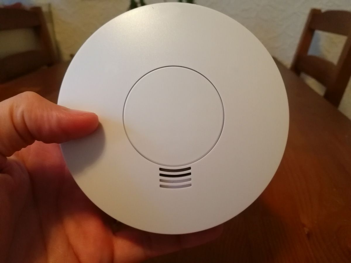Rauchmelder richtig so werden alte Rauchwarnmelder und die Batterien richtig